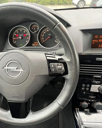 Opel Astra cena 17999 przebieg: 202194, rok produkcji 2010 z Warka małe 781